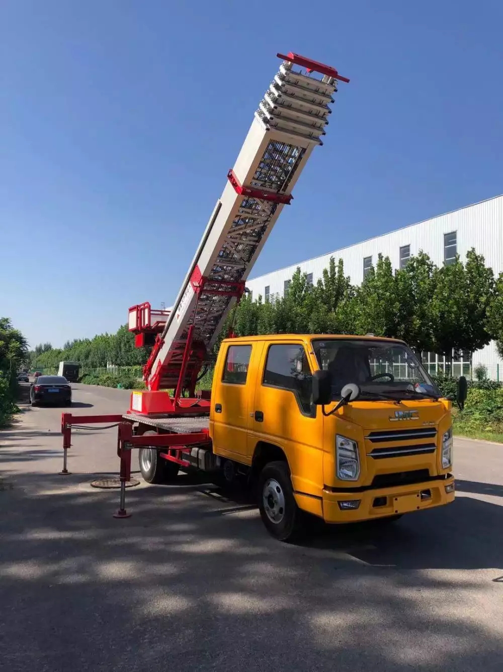 黄山徽州附近的云梯车出租服务：轻松解决高空作业需求